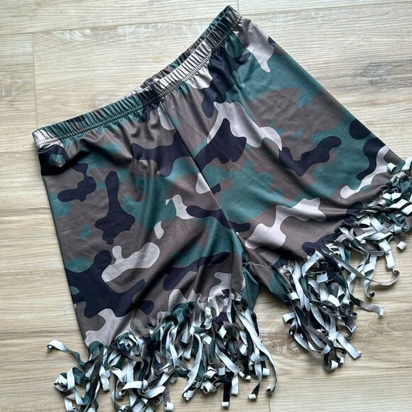 Camouflage Fringe Stretch Shorts Size 1X - Picture 2 of 4
